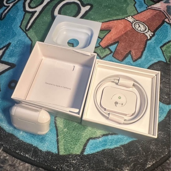Apple AirPods Pro 2 2nd Generation with MagSafe Case - Picture 3 of 4